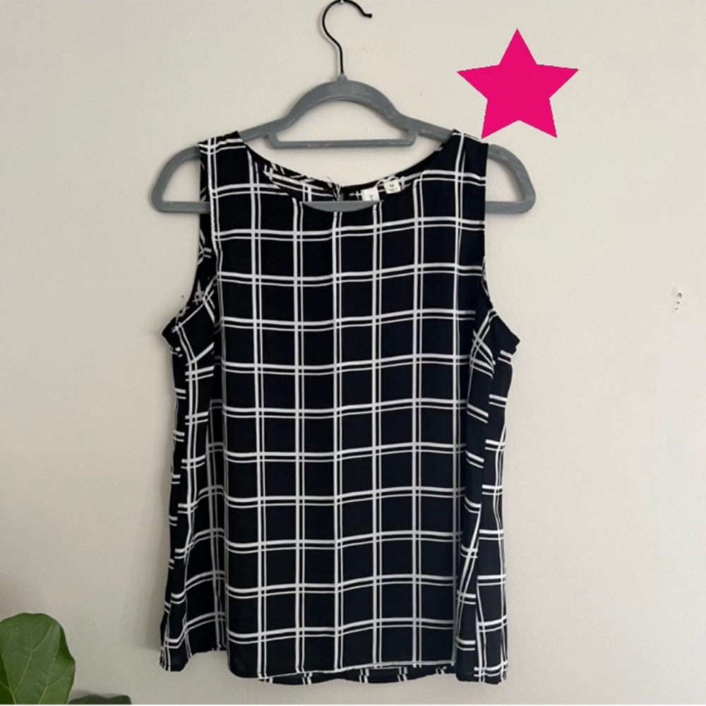 Sleeveless black & white top